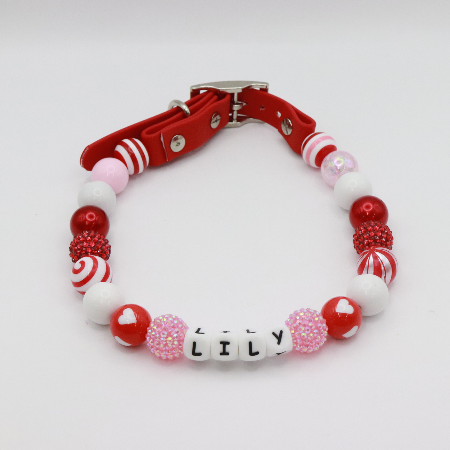 Collar de perro con cuentas para el día de San Valentín