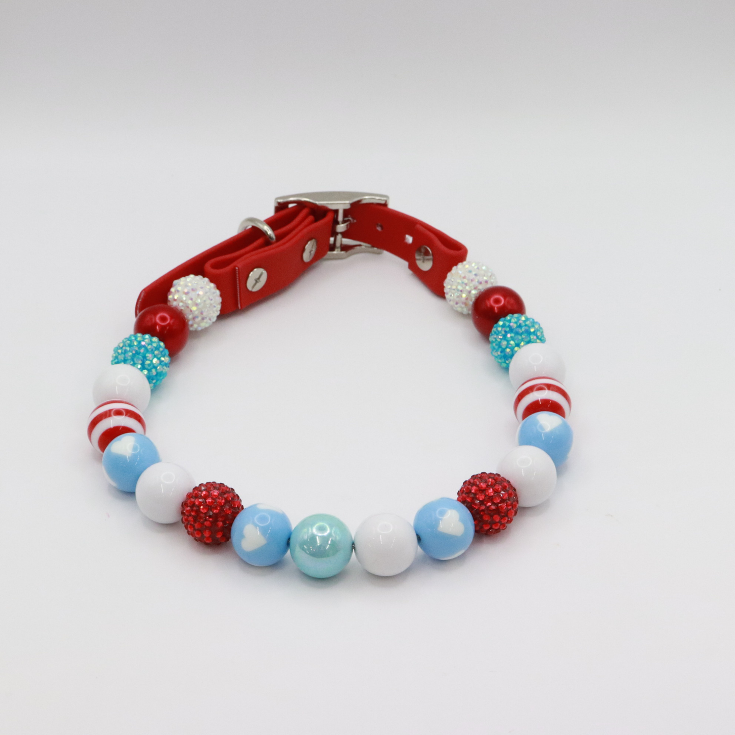 Collar de perro con cuentas para el día de San Valentín