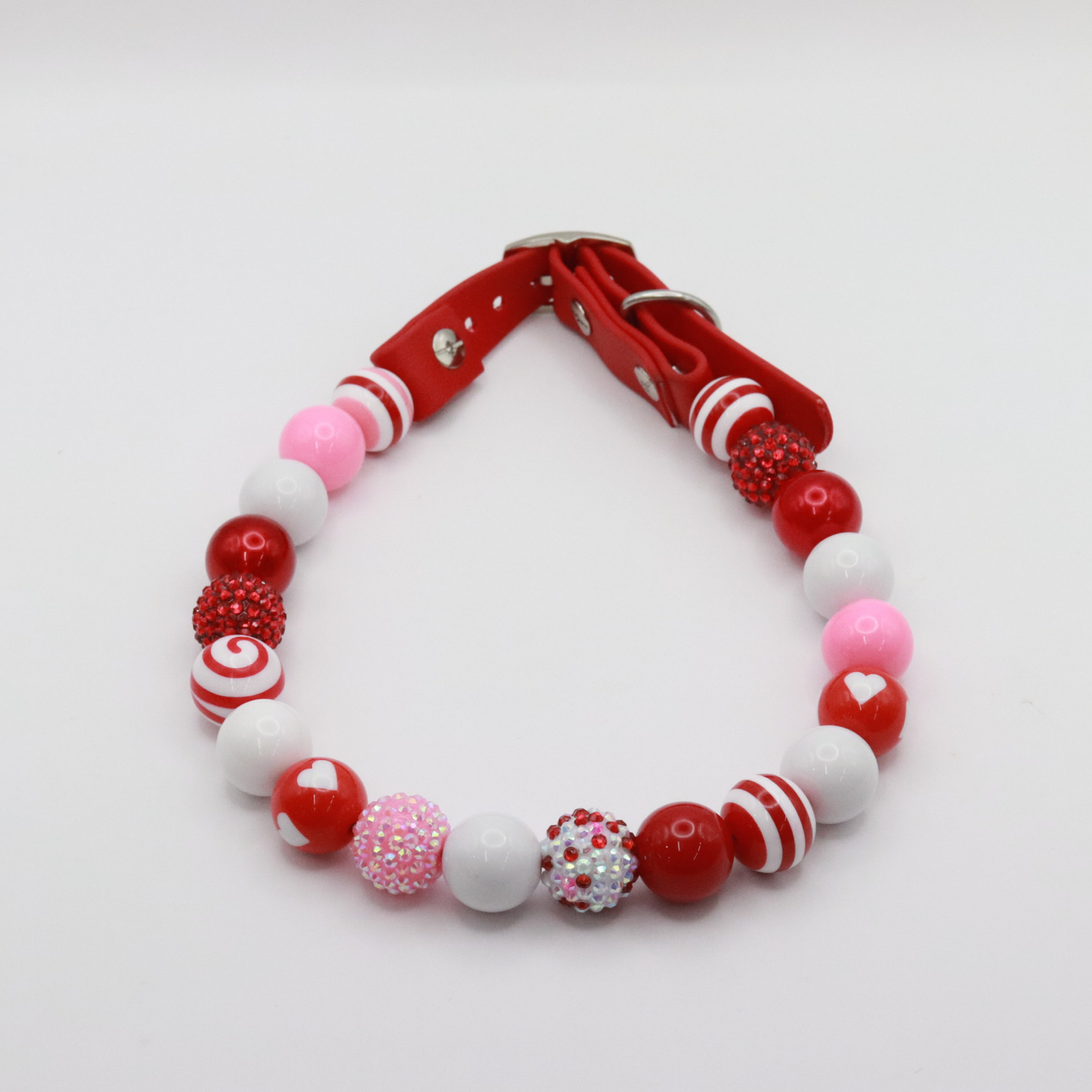 Collar de perro con cuentas para el día de San Valentín