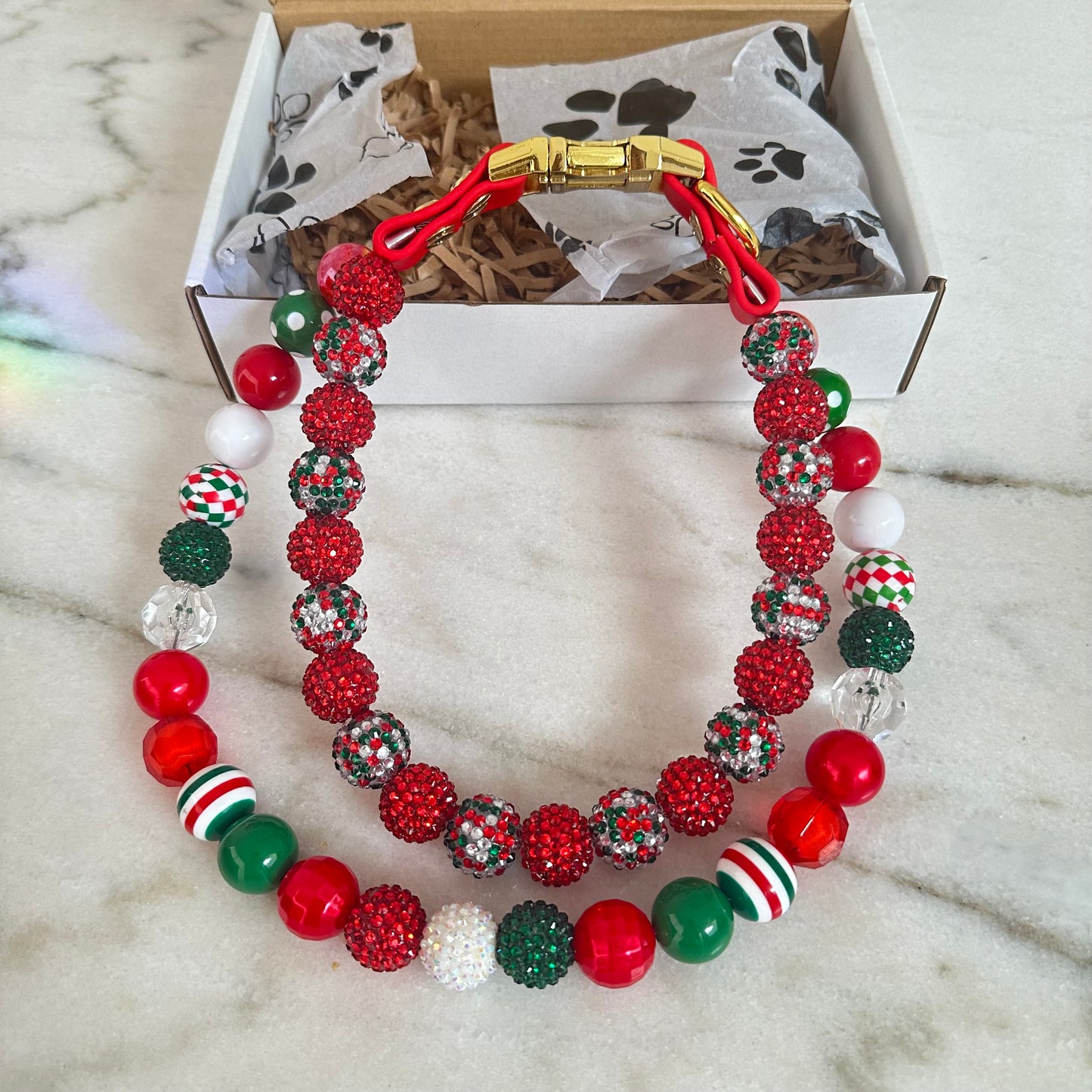 El collar navideño de Isabella