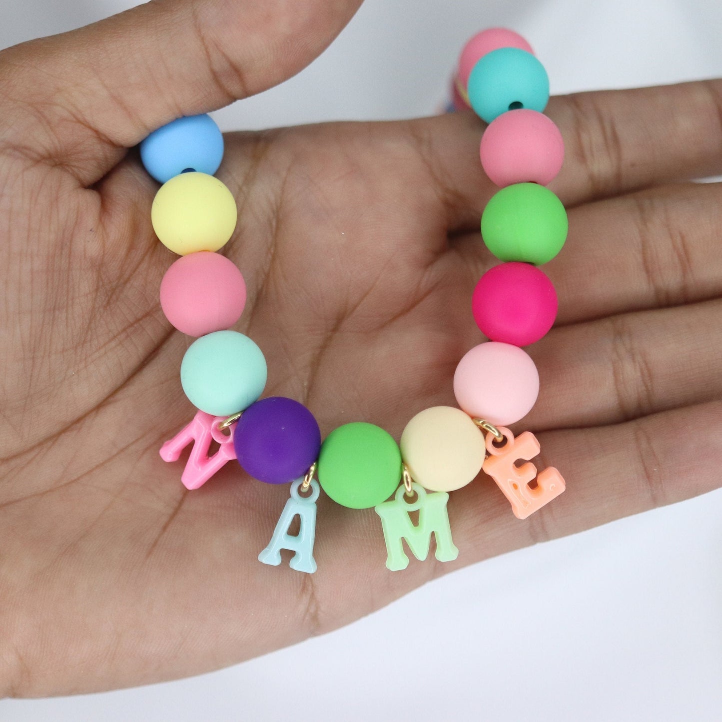 Collar elástico con cuentas de arcoíris para perros o gatos