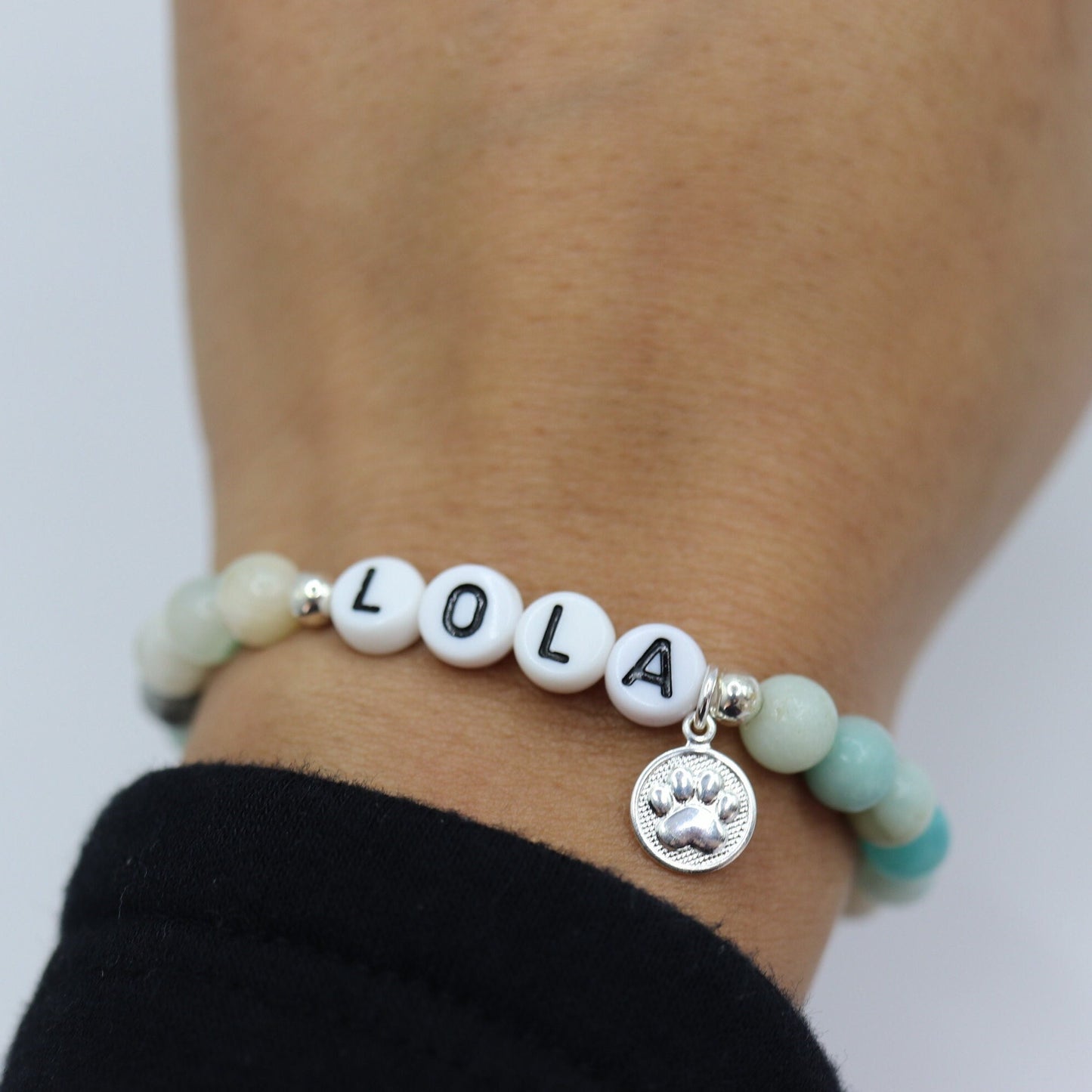 Pulsera personalizada con nombre de perro o gato: huella de pata plateada
