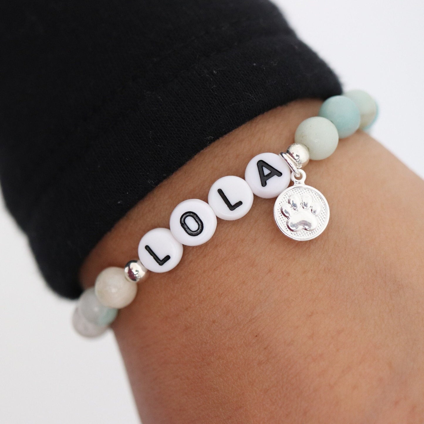 Pulsera personalizada con nombre de perro o gato: huella de pata plateada